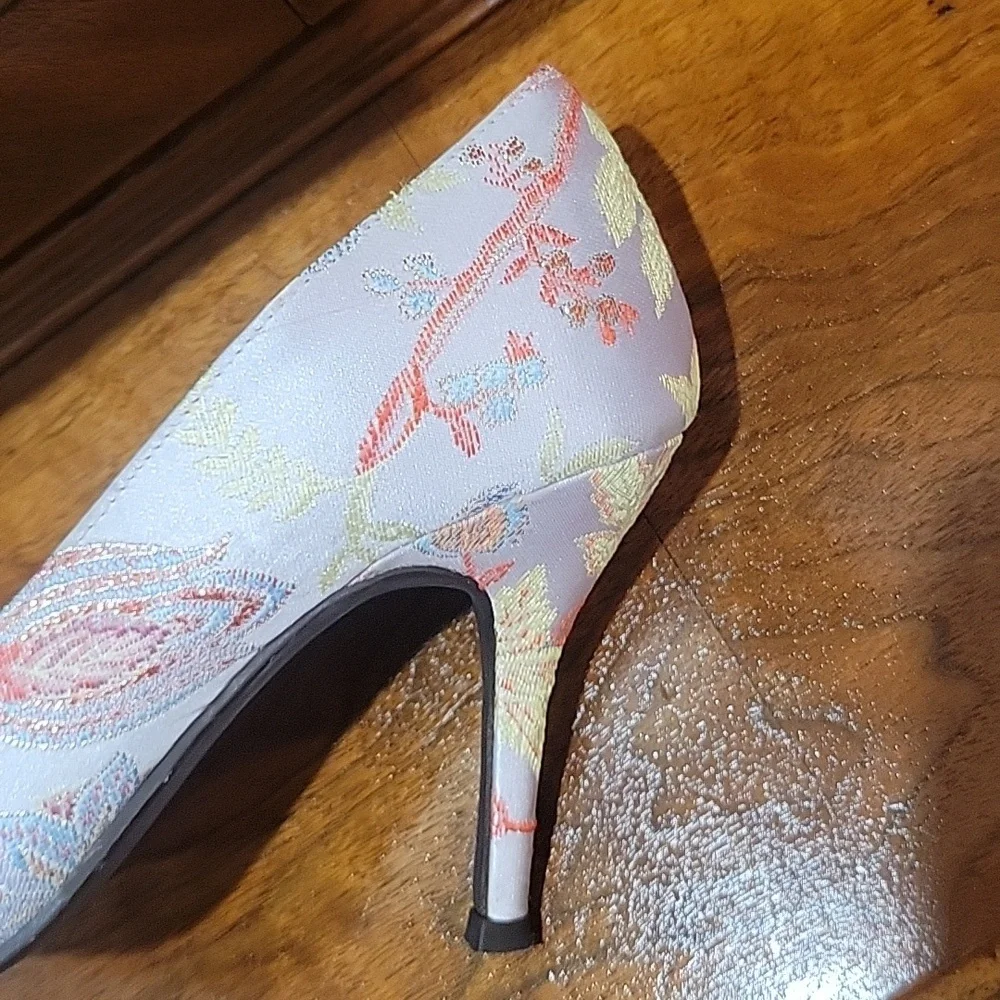 J Renee cream, coral, pumps, size 8 - Picture 7 of 7